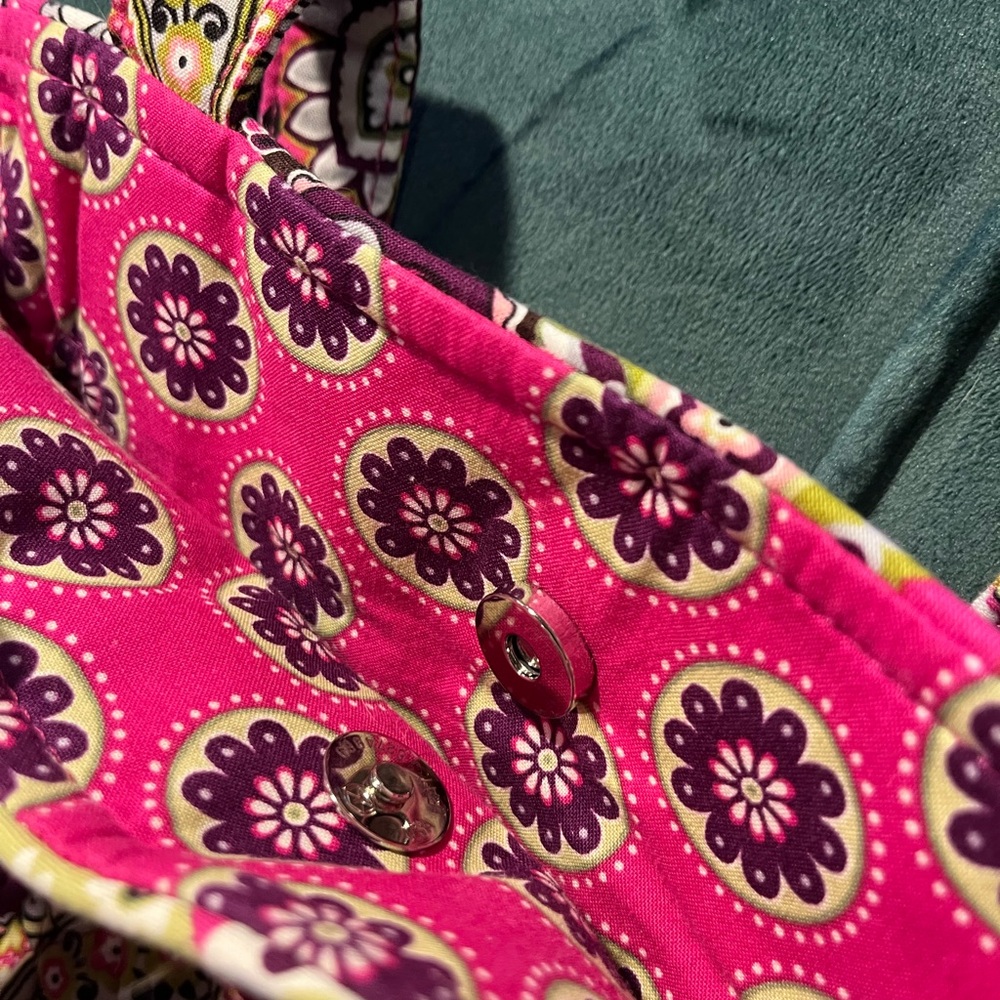 Vera Bradley [RETIRED] Very Berry Paisley On The Go Cinched Shoulder Bag - Picture 11 of 11